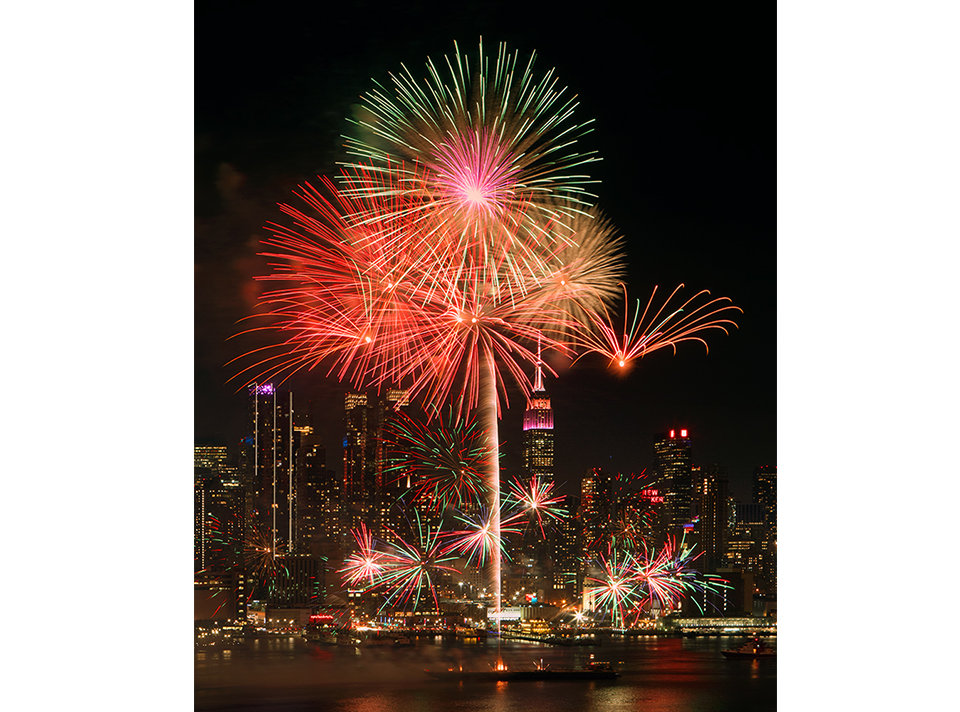 紐約春節焰火《金雞報曉?鳳凰來(lái)儀》