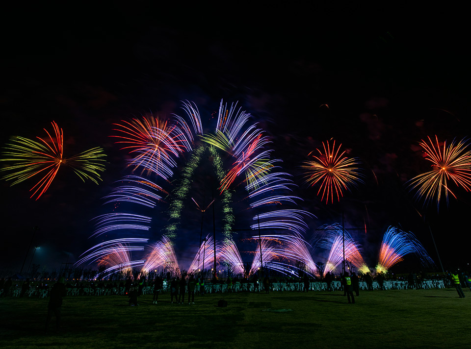 【上?！坑靡粓?chǎng)煙花大秀迎接2021，期待美好如期而至！