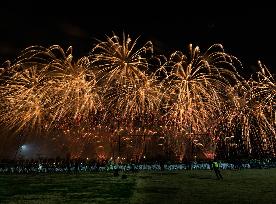 【上?！坑靡粓?chǎng)煙花大秀迎接2021，期待美好如期而至！