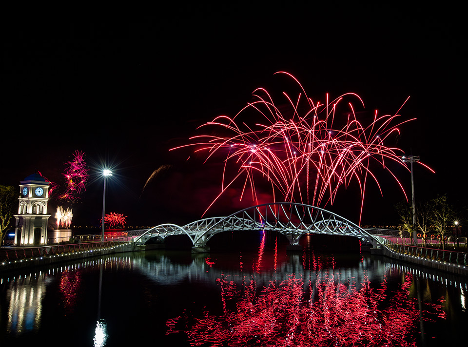 【上?！坑靡粓?chǎng)煙花大秀迎接2021，期待美好如期而至！