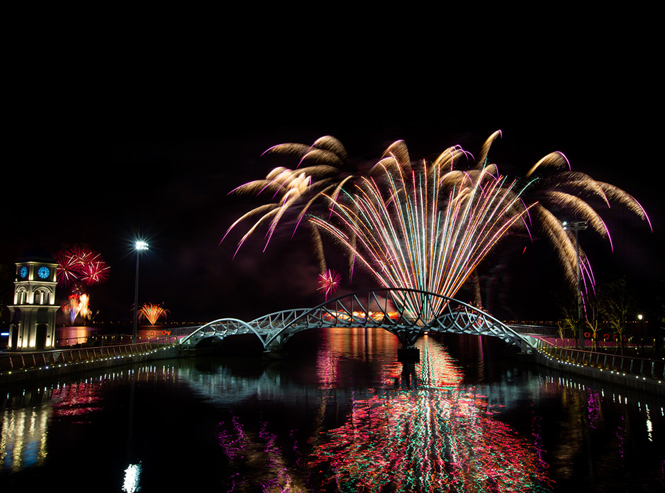 【上?！坑靡粓?chǎng)煙花大秀迎接2021，期待美好如期而至！